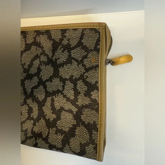 YSL Vintage Clutch in Iconic Giraffe Print - Picture 4 of 13